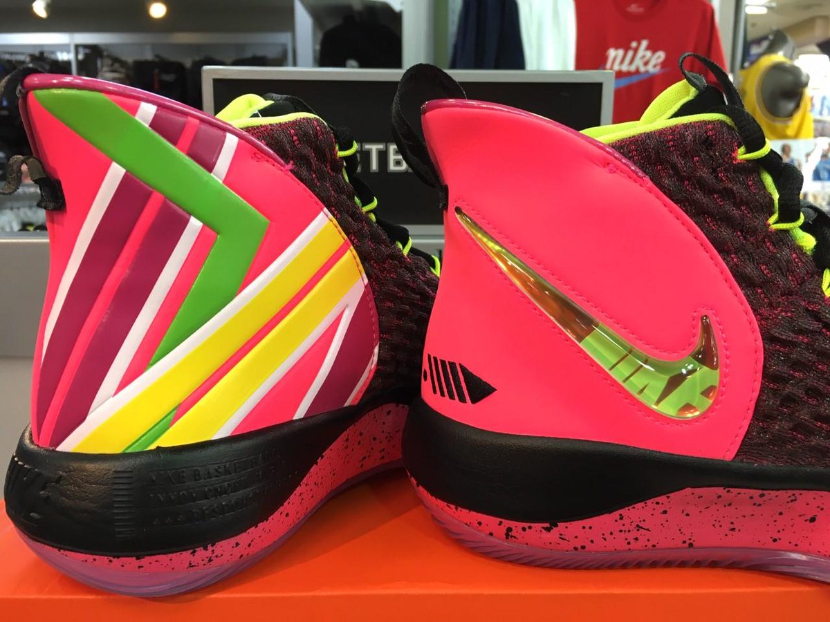 gallery2basket's tweet photo. 【8/9(金)発売】NIKE ALPHADUNK(BQ5401-600)
https://t.co/KPzjq6sHe2
#gallery2 #ギャラリー2 #ギャラ2 #バスケットボール #バスケ #basketball #nike #nikebasketball #ナイキ #ナイキバスケットボール #nikehyperdunk #hyperdunk #alphadunk #nikealphadunk #アルファダンク #ナイキアルファダンク https://t.co/Z8kFuBv75E