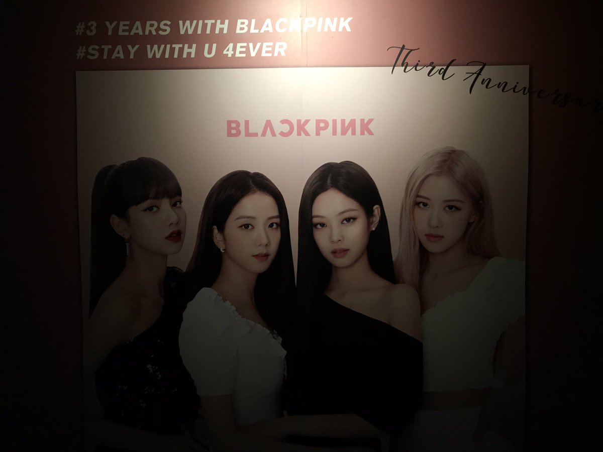 [홍대 cgv 블핑하우스 블랙핑크,블링크관]

사진 초이스 너무 완벽ㅠㅠ 너무너무 감사합니다ㅠㅠ

thank you <a href="/BLACK_PINK4ever/">BLACKPINK_4EVER</a>