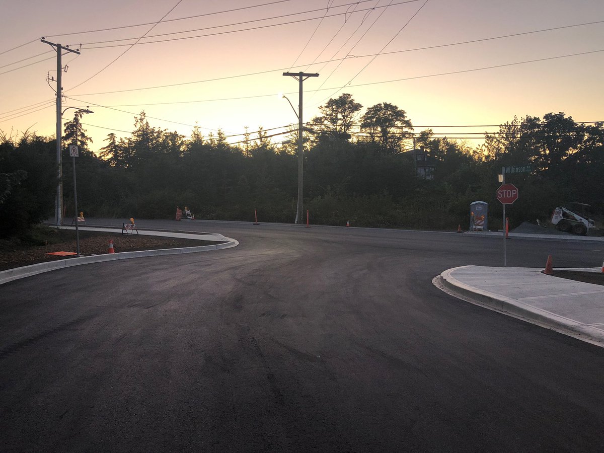 BushbyCheryl's tweet photo. New corner of Greenlea & Wilkinson Rd. Can’t wait to see how the school bus makes this! @saanich @saanichnews #hairpin #poorplan https://t.co/fdHp0LWhj8