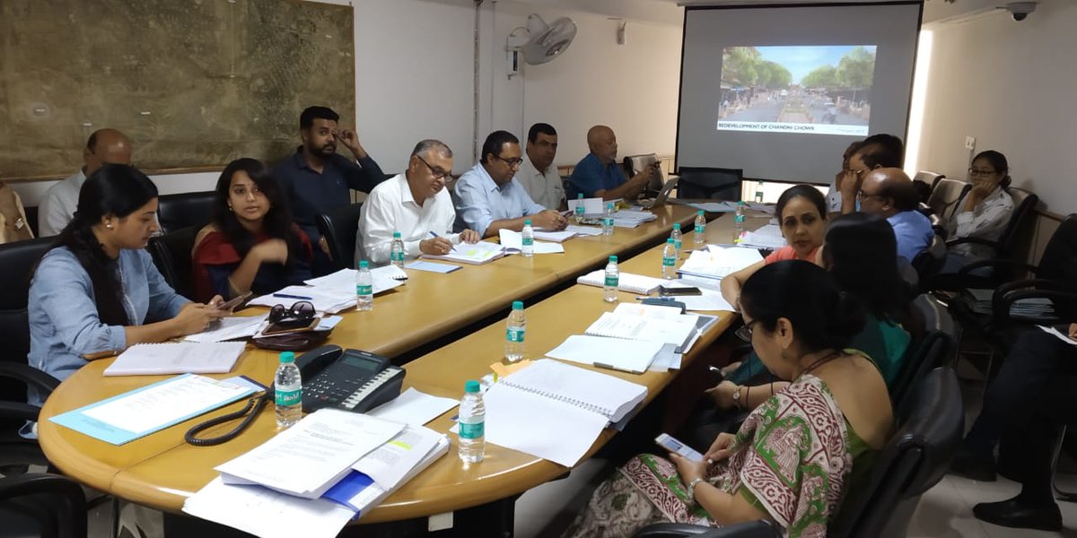 LambaAlka's tweet image. #SRDC बोर्ड की डायरेक्टर और स्थानीय MLA होने के नाते मैंने एक बार फिर जनता की आवाज़ पर 1951 में टूटे ऐतिहासिक क्लॉक टॉवर को वापस नए प्रोजेक्ट का हिस्सा बनाने की बात रखी,जिस पर बाकी सभी सदस्यों ने भी मोहर लगाई :),
मुझे ख़ुशी है कि #चांदनीचौक के लोगों से किया एक और वायदा पूरा हुआ🇮🇳