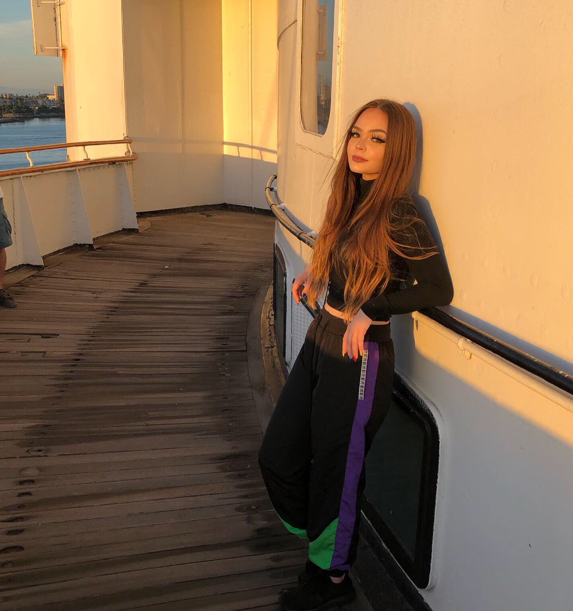 ShinxyV3's tweet photo. i tried the golden hour thing https://t.co/Hv7nI3rOWY