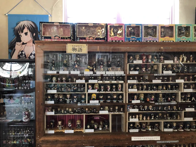 けいおん!のフィギュアって約340種類あるらしいんですけど旧豊郷小学校にはそれが全部揃ってるらしいです 世界中からの寄付で世界で唯一全種類揃ってる場所みたいです すごっ! 