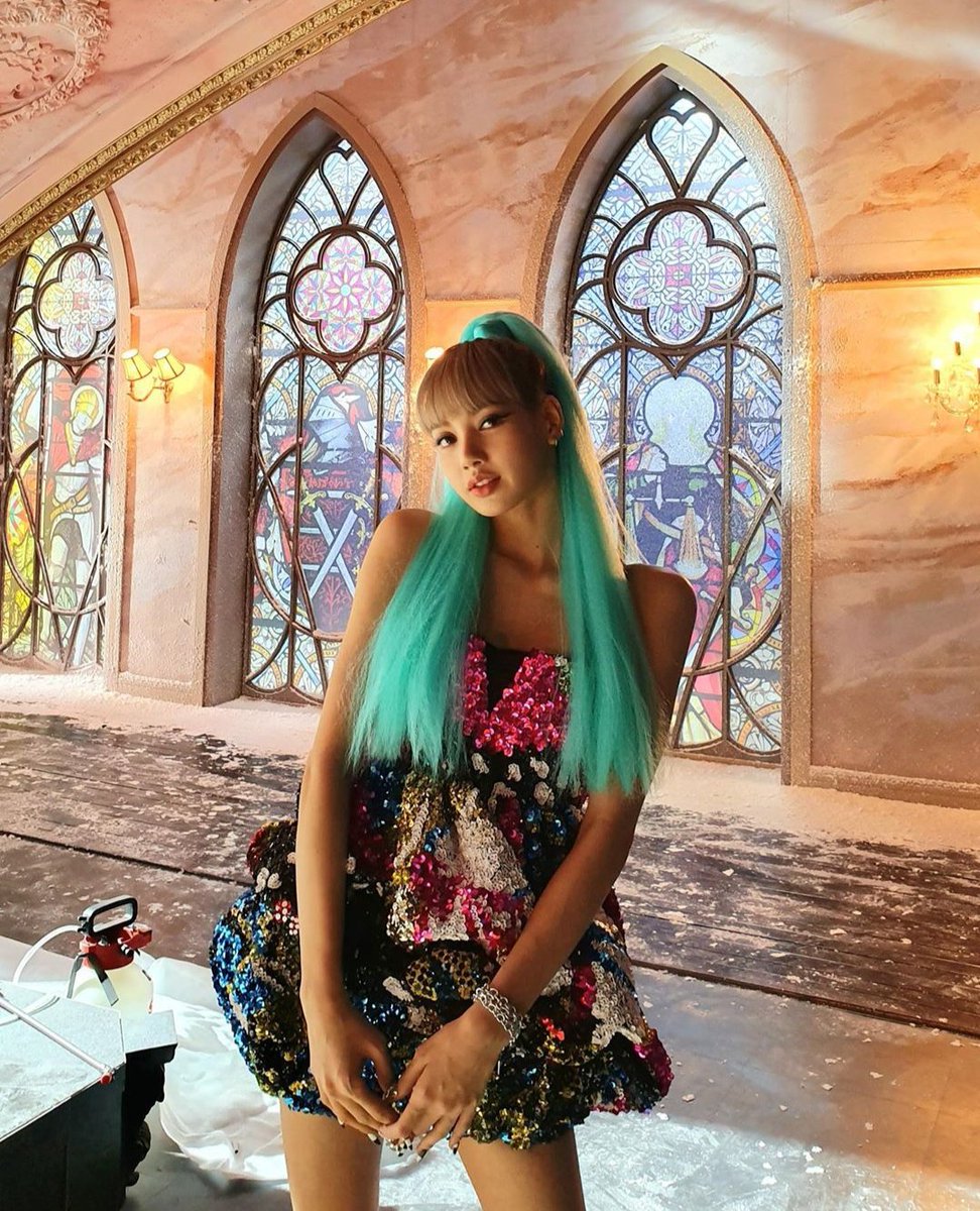 Daraeuniceoh's tweet photo. Lisa dropped too many good contents these days. A drought must be coming. 😂😂
#LisaBLACKPINK #LISA #LALISA #IGUPDATE #RAPPERLISA #BLACKPINK #KillThisLove #killthislovewithblackpink https://t.co/Ph1mmelHXj