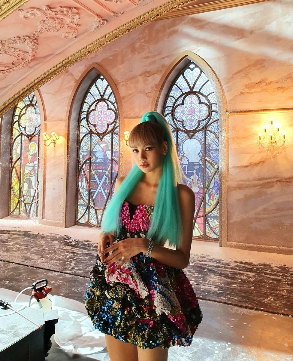 Daraeuniceoh's tweet photo. Lisa dropped too many good contents these days. A drought must be coming. 😂😂
#LisaBLACKPINK #LISA #LALISA #IGUPDATE #RAPPERLISA #BLACKPINK #KillThisLove #killthislovewithblackpink https://t.co/Ph1mmelHXj