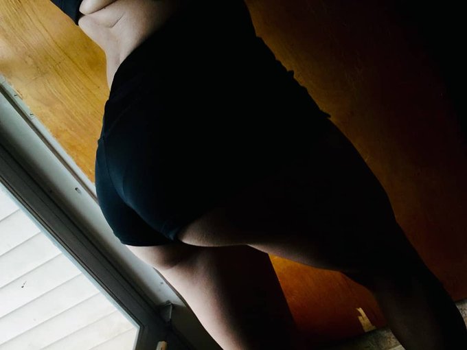 Doing yard work today 💪🏼#pawg #bestassoftheday #bestassinthebiz #instagramdown #WednesdayVibes #fitlife<a href="/tag/pawg"class="tags">#pawg</a><a href="/tag/bestassoftheday"class="tags">#bestassoftheday</a><a href="/tag/fitlife"class="tags"><span>#fitlife</span></a><a href="/tag/xxx"class="tags"><span>#xxx</span></a><a href="/tag/bestassinthebiz"class="tags"><span>#bestassinthebiz</span></a><a href="/tag/instagramdown"class="tags"><span>#instagramdown</span></a>