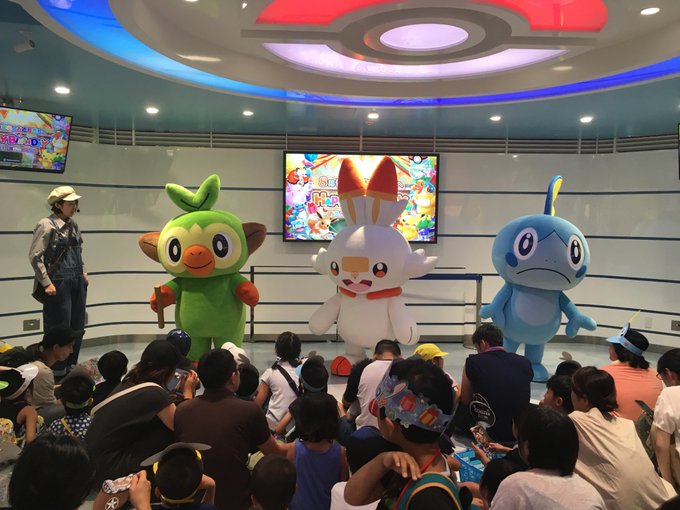 ポケモンセンターヨコハマ 夏休みの混雑状況をチェック レジはどれくらい並ぶ 猫のしっぽに殴られたい
