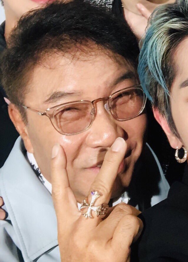 markglitters tweet picture