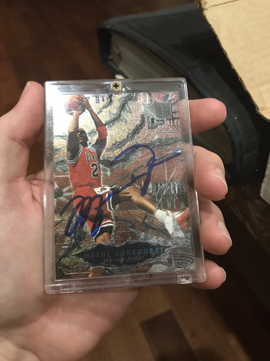 TheLegendP's tweet image. Giveaway alert:  Michael Jordan autographed basketball card with certificate of authenticity. 

To enter:  simply retweet this tweet,  winner will be announced next week.