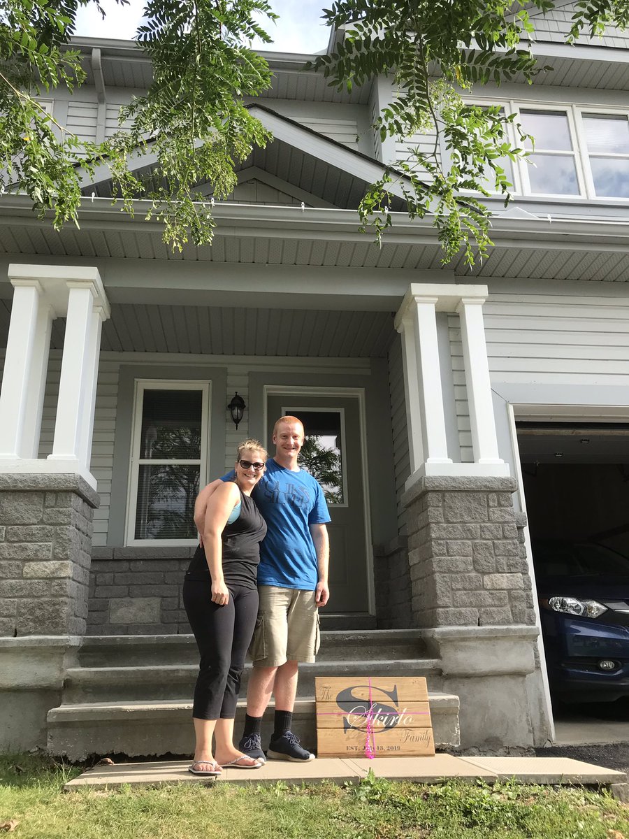 MelissaHelpsYou's tweet photo. Congratulations to my amazing #Buyer clients! #ClosingDay #RoyalLePageTeamRealty #MelissaHelpsYou 🎉🔑🏡 https://t.co/IlPiQH1qo1