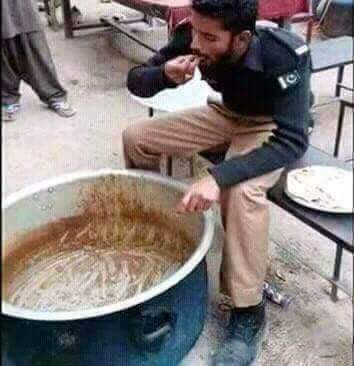 Arvindku08's tweet photo. @HighBP_ @RajTiwa56444261 पाकिस्तान आर्मी पुरी तरह से तैयार है हिन्दुस्तान से युध करने के लिए : @ImranKhanPTI @iVeenaKhan @pid_gov
#370Scrapped 
#370gaya https://t.co/pAsbssfRpk