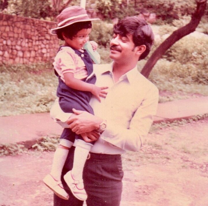 giridharGD's tweet photo. @shreyaghoshal @curiousghoshal Oye bubbly ghoshal want to pinch ur cheek 😍😍😍
Fr that need time machine 😛😛
#HBDUncle @curiousghoshal https://t.co/YfUYCZHchJ