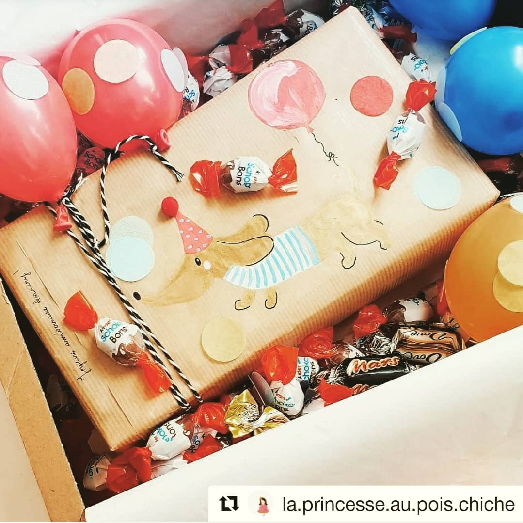 Drooling over this crazy #idea for #kidsgift wrapping! 
This is a #coolestidea  to do the #giftwrapping or to pack gift in the #giftbox that can make kids really excited! 

PC : la.princesse.au.pois.chiche

#gifting #giftforkids #gifts🎁 #giftwrappingideas #giftwrapped