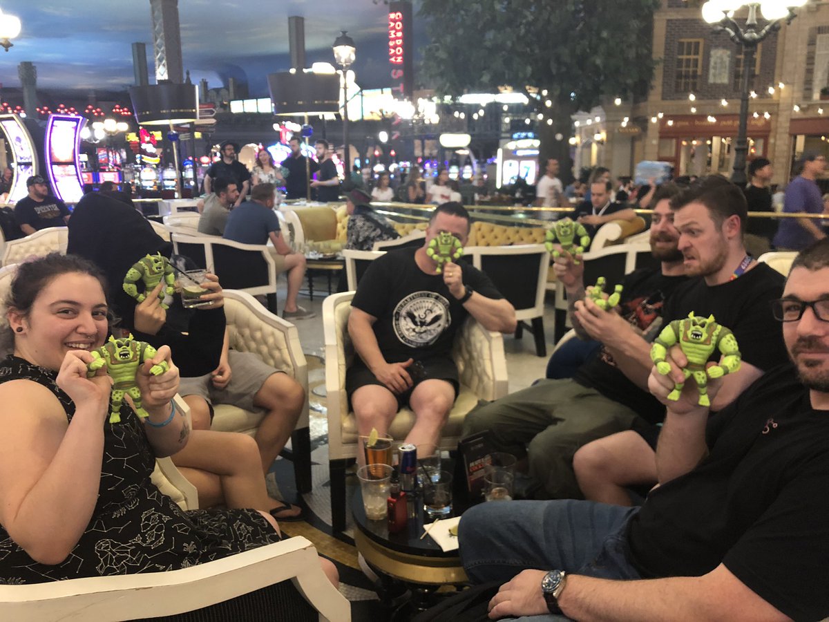 deztraction's tweet photo. Found the fans @_SIEMonster @_Kustodian_  ❤️ ❤️ ❤️ https://t.co/jiJLSDM6IB