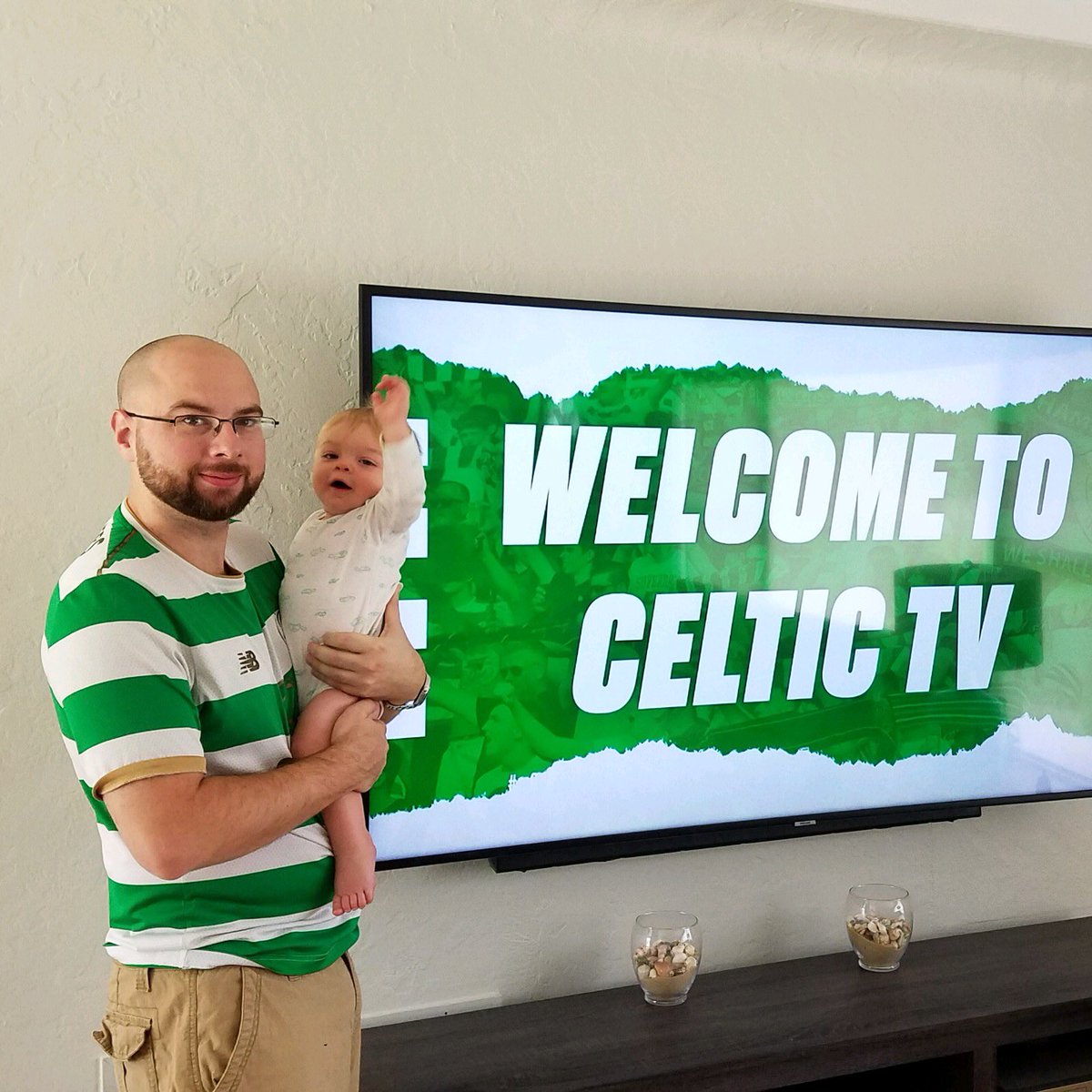 nyceltic's tweet photo. Great to see The Beach Bhoys are keeping up with the Celtic in Florida @TheWolfofJaySt Mike and wee Maxtin, who is giving the AOK sign to the hoops 👌😅🍀👍👍 https://t.co/0e7jdmo4AF