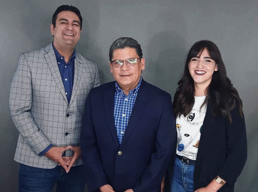 xt_medios's tweet photo. Xtnegocio con su invitado el Lic. Carlos Javier González de @abogadosata 💼 , después de una hablarnos a cerca de la regularización de inmuebles.
#xtnegocio #abogados #inmuebles #mmoodtv #FacebookLIVE #negocios #empresas #marketing #publicidad #miercoles #abogadosatualcance https://t.co/8wbMHAqlZ1