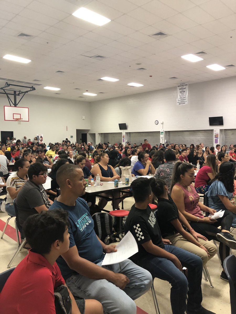 AAcosta9324's tweet photo. Great turn out for Fine Arts Parent Information Night #TeamSISD @SSanchez_MS #RedAndStrong https://t.co/sdwMCrH6mF