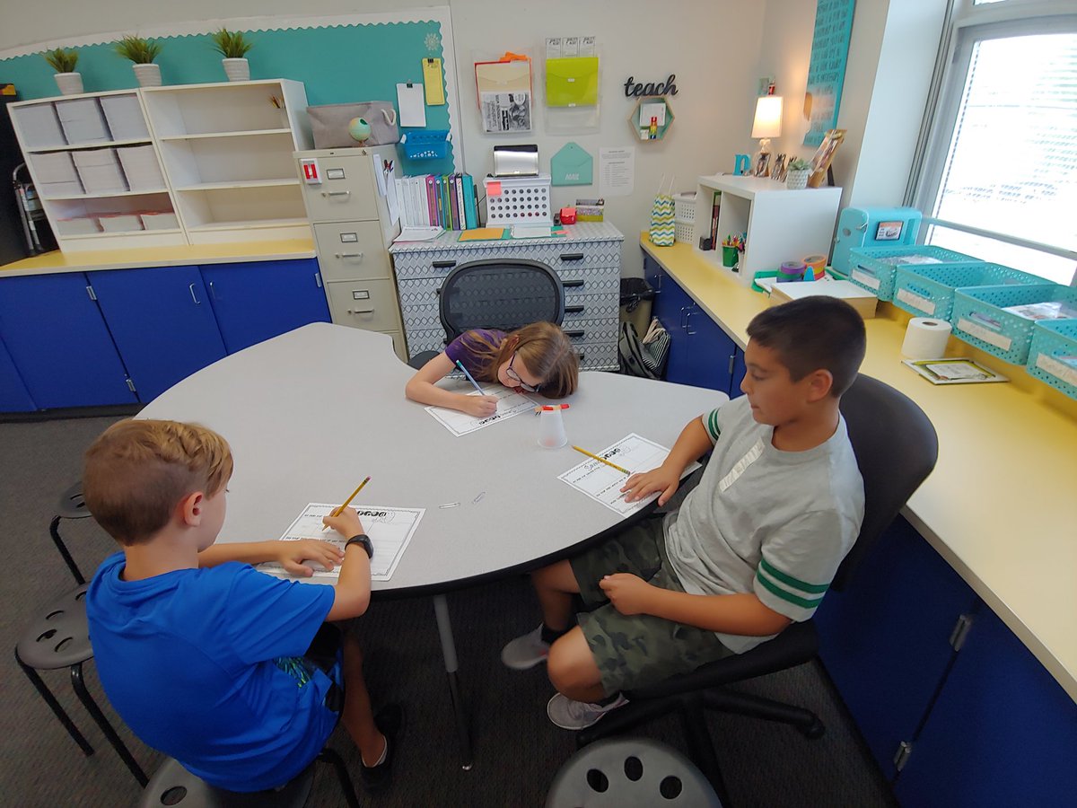 MrsNothEIS's tweet photo. Students in 4th Grade planned ways to save Fred, a gummy worm who lost his life perserver under his boat, using only 4 paper clips. #4thGrade #STEAM #Teamwork https://t.co/KT9akVEVoa