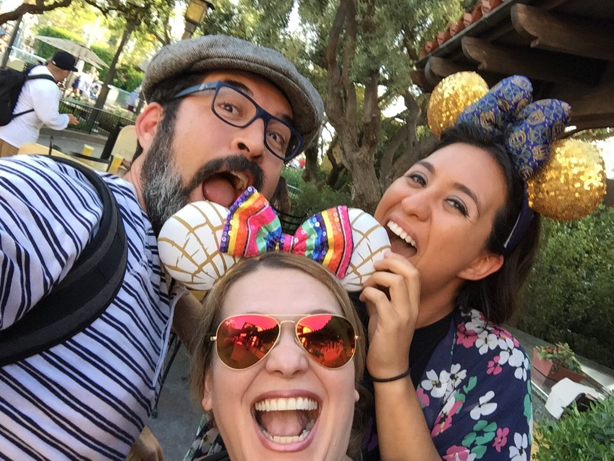 Marvin527's tweet photo. When you’re just havinng a silly day!
#KCCO #Chivers #Chivettes #DCA #BeerGarden #PanDulce #RandomMeetUps https://t.co/wSTs4FXSf8