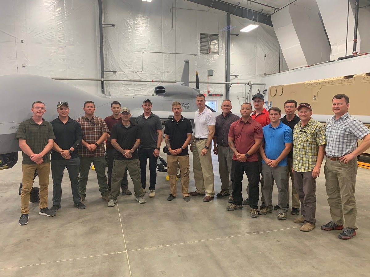 arsoac's tweet photo. Great Cmd Tm visit with 160th SOAR Gray Eagle team at a testing site as they continue to develop innovative ways to spt SOF. Proud of efforts as we build 2nd GE CO while sustaining forward deployed forces. #NSDQ #VolareOptimos https://t.co/E5MOvvzzkJ