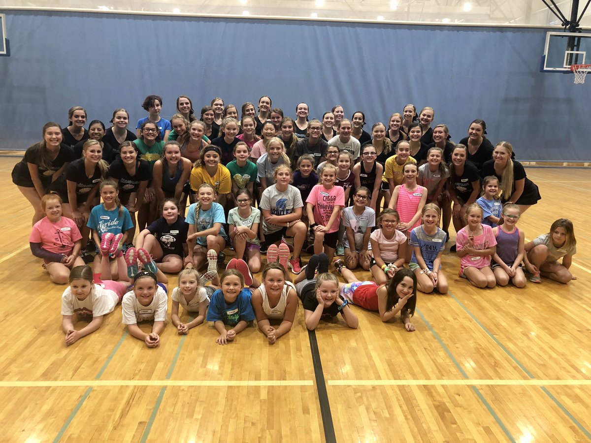 stevensonpom's tweet photo. We had SO much fun at our clinic with the Livonia Falcons today! We had a great time drilling kicks, practicing jumps, and team bonding. Check out our โFalcons Clinicโ Instagram highlights to see what we worked on today! We love you, Falcons! ๐๐ #LivoniaLove #Falcons #SHSVP https://t.co/aHmnOfjw6V