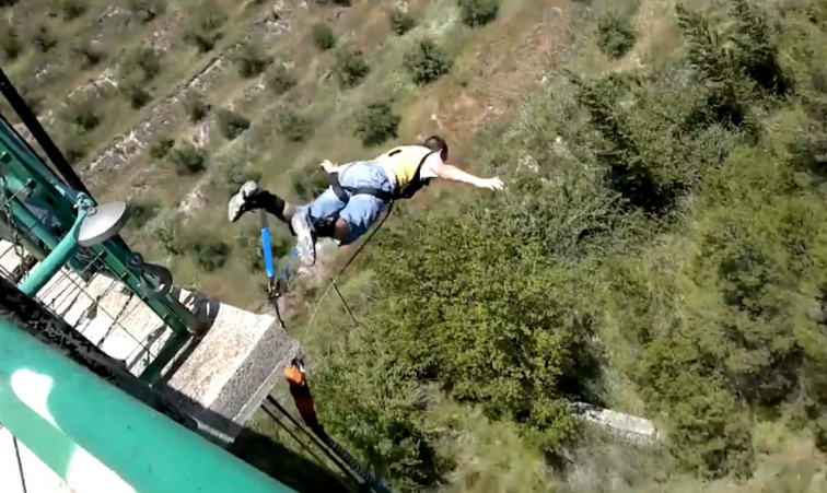 ElBigDataMx's tweet photo. ‘Millenial’ se arroja de torre para convertirse en ‘youtuber extremo’; muere y logra 80 seguidores https://t.co/3IMGqrkBRp https://t.co/pJoTCZi7tA