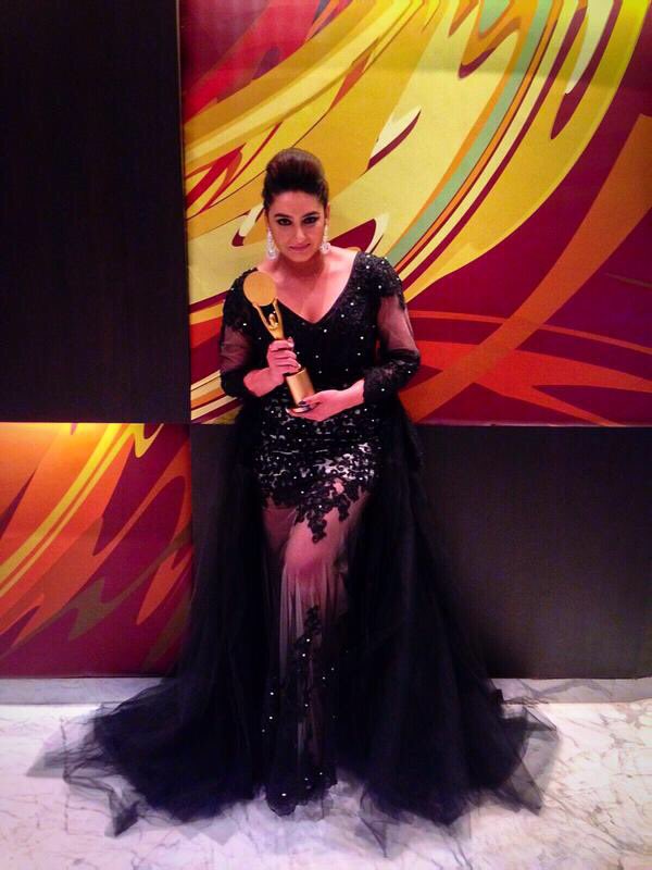 RaginiFanClub's tweet photo. Throwback to a day when our mass queen won the most promising face 2015 of Indian Cinema (very prestigious award by Indian Leadership Conclave). @raginidwivedi24 https://t.co/zexZuGLX5z