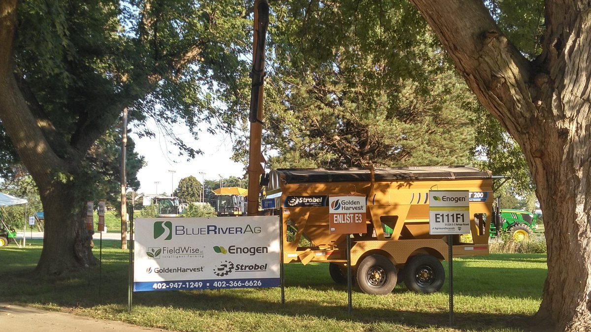 FarmerColeA's tweet photo. Seward County Fair Display. #countyfair #GldnHarvest #Enogen #Strobel #Fieldwise https://t.co/uPxKb35mAU