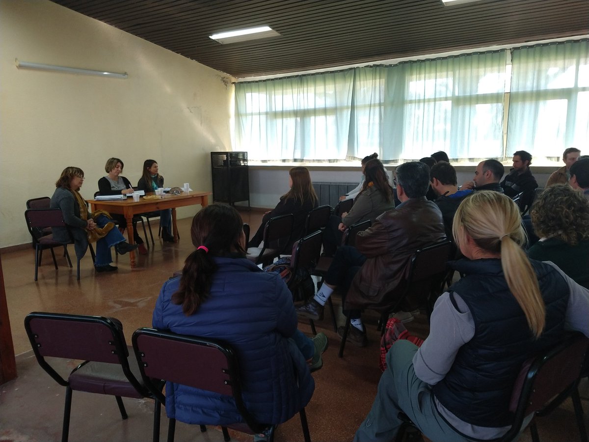 AlbertiRegion15's tweet photo. ABC docentes EESA N*1Alberti. Espacio de diálogo, evaluación institucional, reconocimiento de avances y propuestas de mejora. Compromiso y construcción colectiva!!@BAeducacion @JefaturaR15 @15Alberti @adriana_frega https://t.co/xqEXZtYcuJ