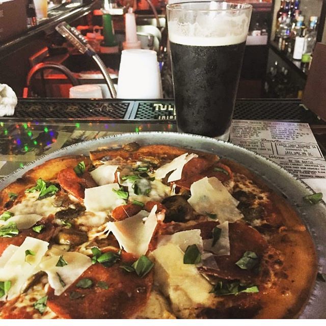Pizza + beer = hump day happiness. 🙌 Come get happy with us here at Mary Ellen’s! @maryellensbarandkitchen .
.
📷: @kwjimmce .
.
#maryellens #maryellensbar #maryellensbarkeywest #maryellensbarandkitchen #fooddelivery #keywest #mobileordering #grilledcheese #pizzaandbeer #yumm…