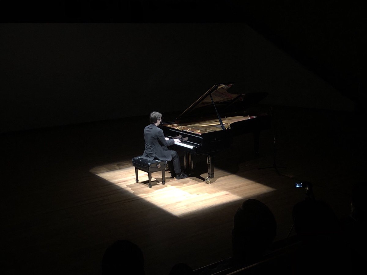 bernardo_gaitan's tweet photo. El debut en México del pianista italiano #MartinoTosi en el @cenartmx fue todo un éxito. 
Felicidades a @Stecchino_1 https://t.co/YKyY6jwib4
