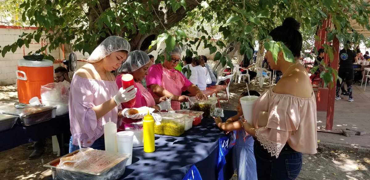 UnitedWayFUCH's tweet photo. El domingo 4 de agosto se realizó la segunda kermés de APROCANCER, A. C.

Felicitamos a nuestro equipo de #Harman por apoyar este evento recaudatorio en beneficio de las personas que atiende la asociación.

¡El equipo de #Harman estuvo desde muy temprano preparando Hot-dogs! https://t.co/OtCTsPBzS1