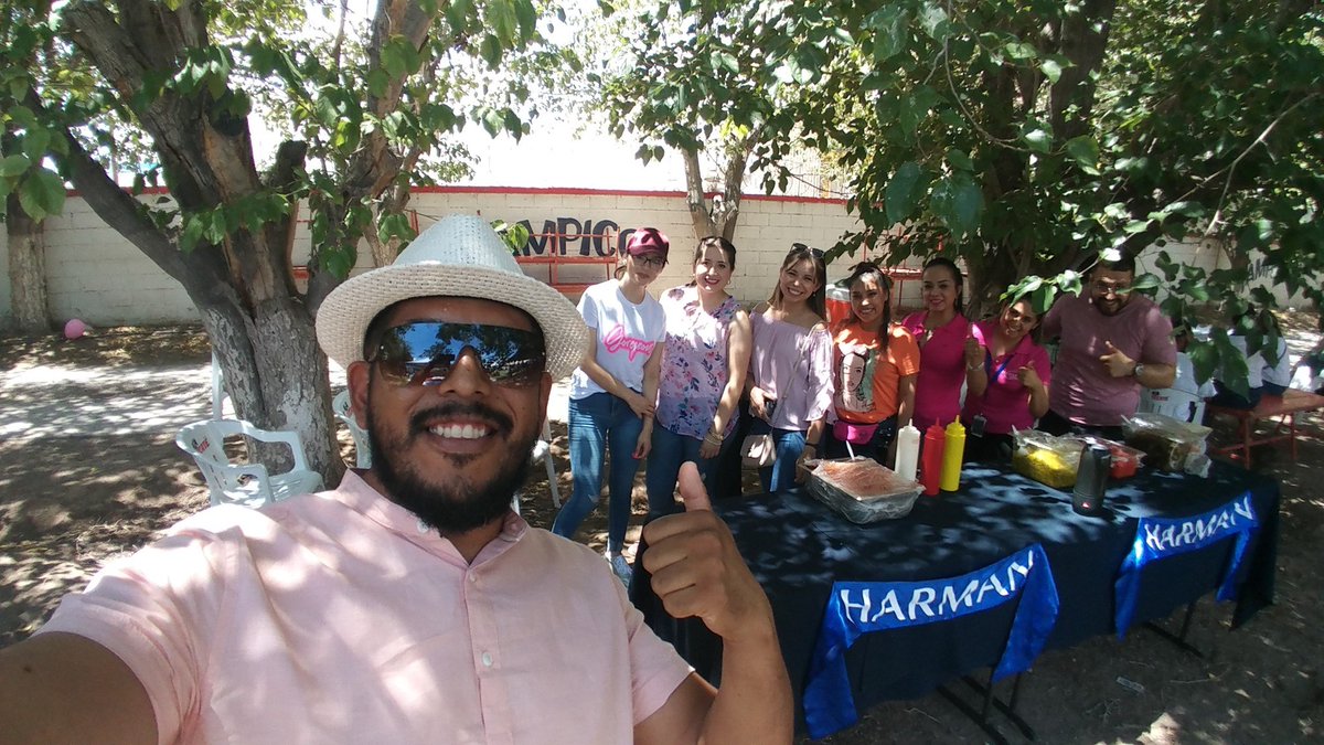 UnitedWayFUCH's tweet photo. El domingo 4 de agosto se realizó la segunda kermés de APROCANCER, A. C.

Felicitamos a nuestro equipo de #Harman por apoyar este evento recaudatorio en beneficio de las personas que atiende la asociación.

¡El equipo de #Harman estuvo desde muy temprano preparando Hot-dogs! https://t.co/OtCTsPBzS1