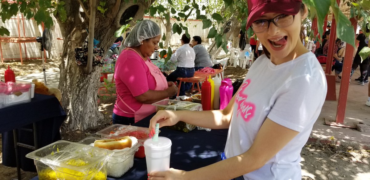 UnitedWayFUCH's tweet photo. El domingo 4 de agosto se realizó la segunda kermés de APROCANCER, A. C.

Felicitamos a nuestro equipo de #Harman por apoyar este evento recaudatorio en beneficio de las personas que atiende la asociación.

¡El equipo de #Harman estuvo desde muy temprano preparando Hot-dogs! https://t.co/OtCTsPBzS1