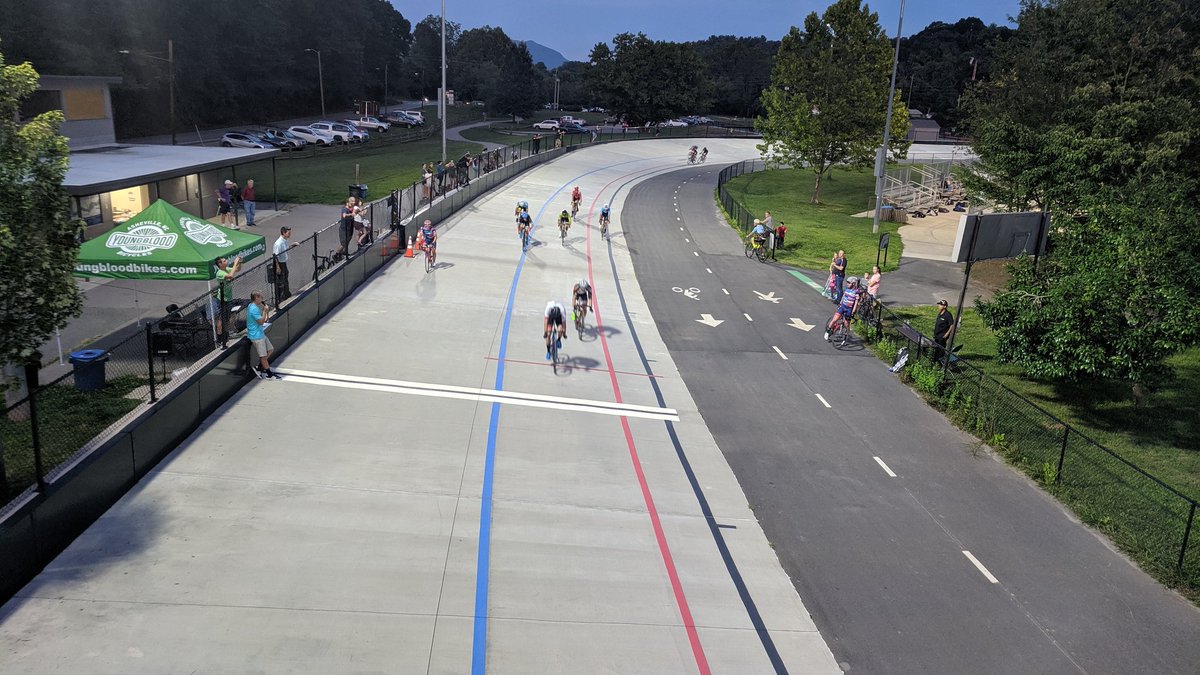 Big thanks to all the fellas <a href="/VeloSportsAVL/">VeloSports Racing</a>. The last ROF for the year was so much fun while feeling so bad. #828isgreat #RoadRacersRaceRoad