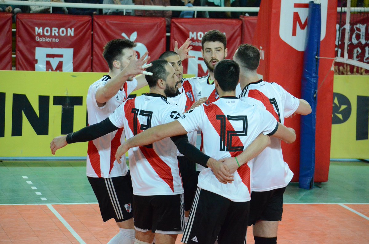 metrovoley's tweet photo. #DHM
#LaFinal

River se quedó con el primer set por 25-22 ante Lomas y lidera la primera final por 1-0.

¡Miralo en vivo por @canaldeportv! https://t.co/DhDyVtkf67