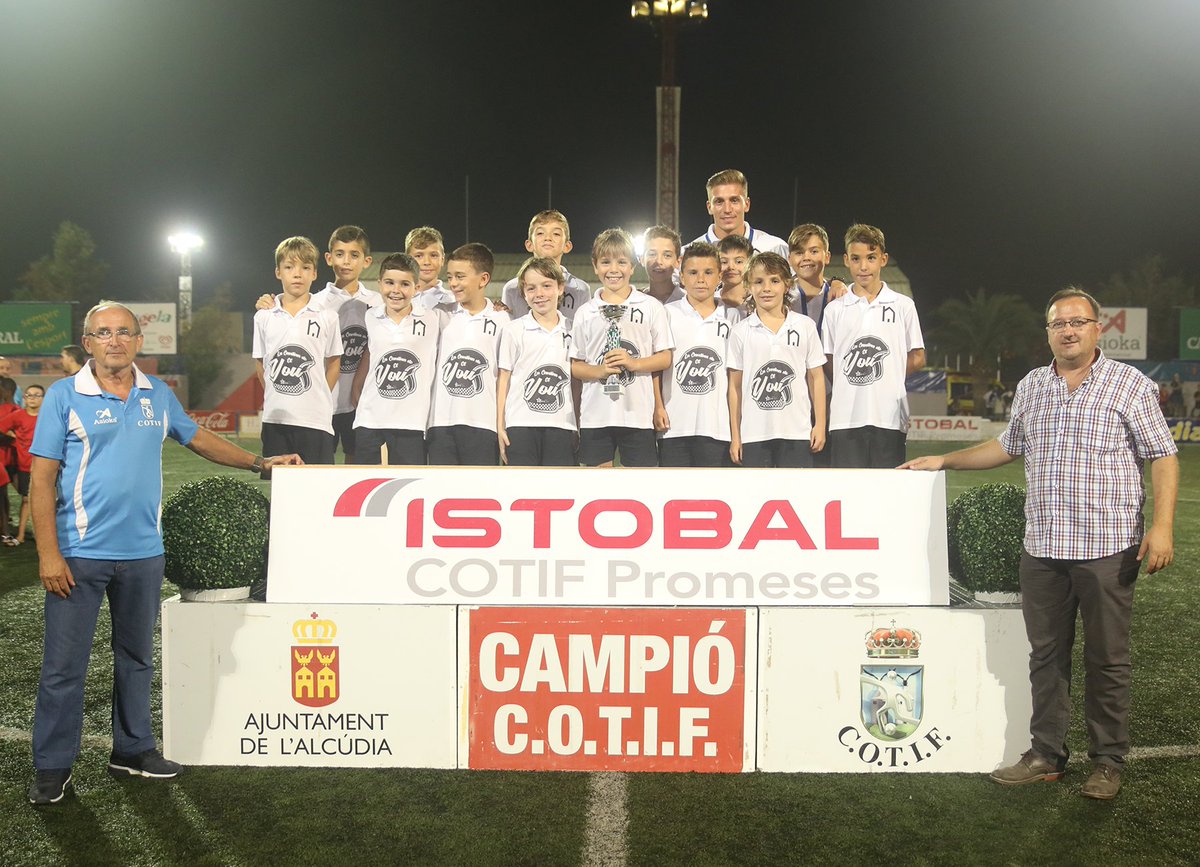 Cotif's tweet photo. 📸 ENTREGA DE PREMIOS #COTIFPromesas @istobal_es 👉 #Benjamines 🏆

1⃣ @SeRiberaCostera 🥇
2⃣ Selecció Soccer Team 🥈
3⃣ Selecció Vivensis 🥉

#COTIF2019 https://t.co/LTAxgYK5h5
