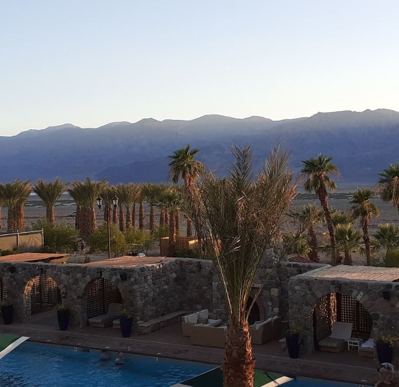 TheOasisDV's tweet photo. #XanterraTravel #repost 📷tobiasjj.olthof
#theoasisatdeathvalley #furnacecreek #deathvalleynps #desert #lifeisbeautiful #deathvalleynationalpark #california #greatpool #watchingthestars #palmtree #palmtrees #palmlove #palms #palm https://t.co/HvZmhYz70X