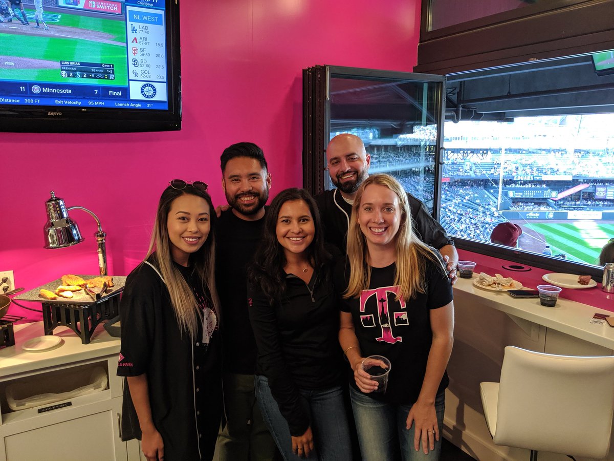cl659r's tweet photo. Suite Life with T-Mobile and my awesome peers in Virtual Retail! #MarinersGame https://t.co/ITpDbtLAvo