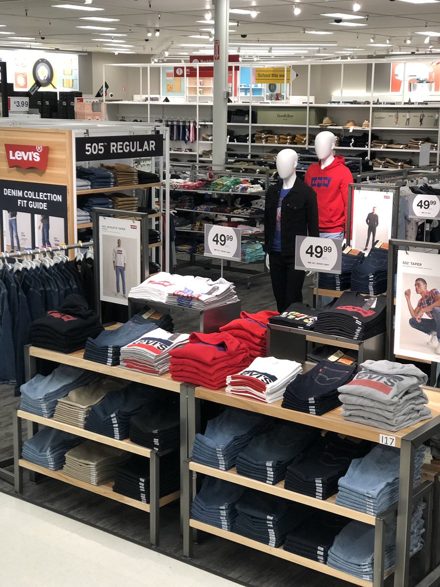 arys_20's tweet photo. Men’s Levi’s 🎯.. loving this brand at T0324!! #VMwork #folds #levi’s #earlyset @AmberHafron @barajas_rj https://t.co/K36bCj1CzI