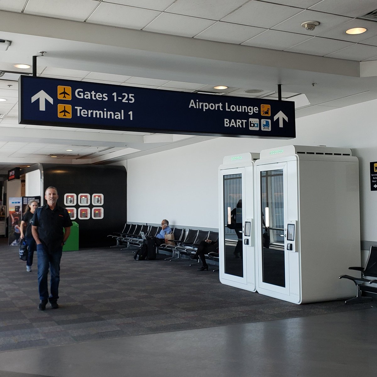 BrianHackathorn's tweet photo. Super excited to share that the @jabbrrbox west coast expansion, and airport #5 just went live at @iflyoak in Terminal 2 near Gate 25 @vinovolo_oakland and @inmotionstores !!! https://t.co/6dz3ZjiqXf