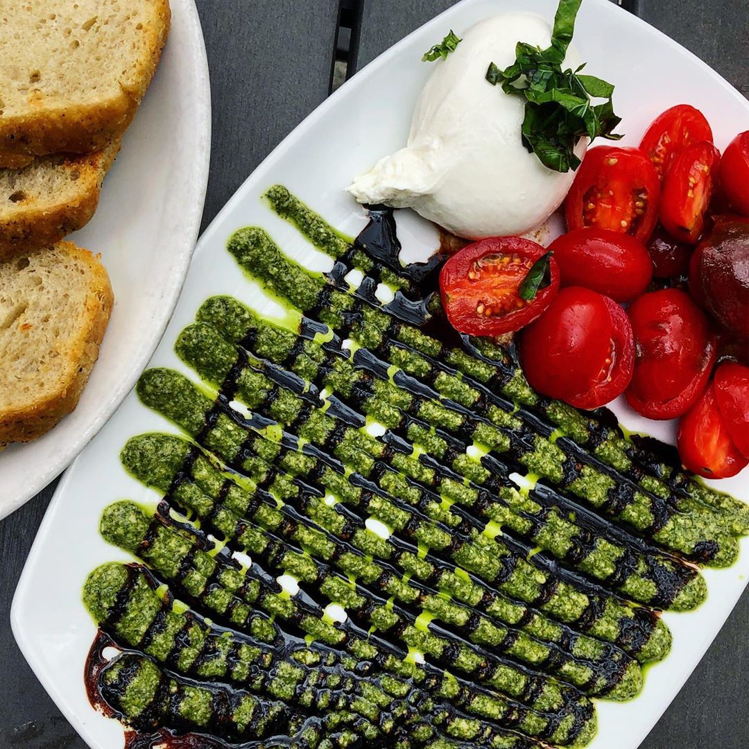 Qwaitlist's tweet photo. Drew Petersen, aka "eatalldafood" on IG, says "I spend a lot of time thinking about the burrata from @elementalpizza 💭❤️" We don't blame you, Drew! https://t.co/2PK1x5e779