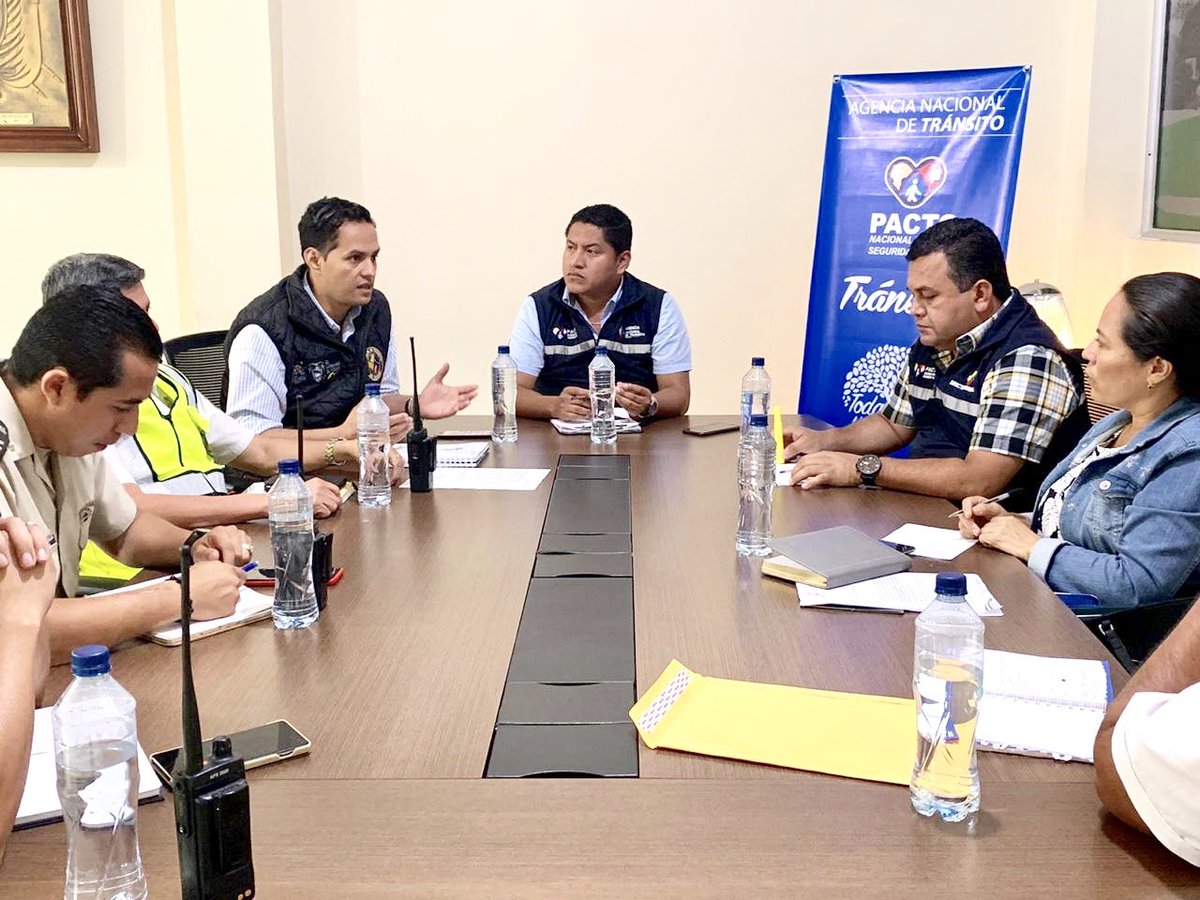 joseloor2016's tweet photo. | Los Ríos | Hoy mantuvimos Mesa de trabajo junto a autoridades de los GAD’S de #Montalvo, #Urdaneta #ANT_Ecuador, #Gober_LosRios y #PoliciaEcuador con el objetivo de coordinar acciones conjuntas que vallan en beneficio de precautelar la #SeguridadVial  #CTEPresente. https://t.co/Ch51RhOZdz
