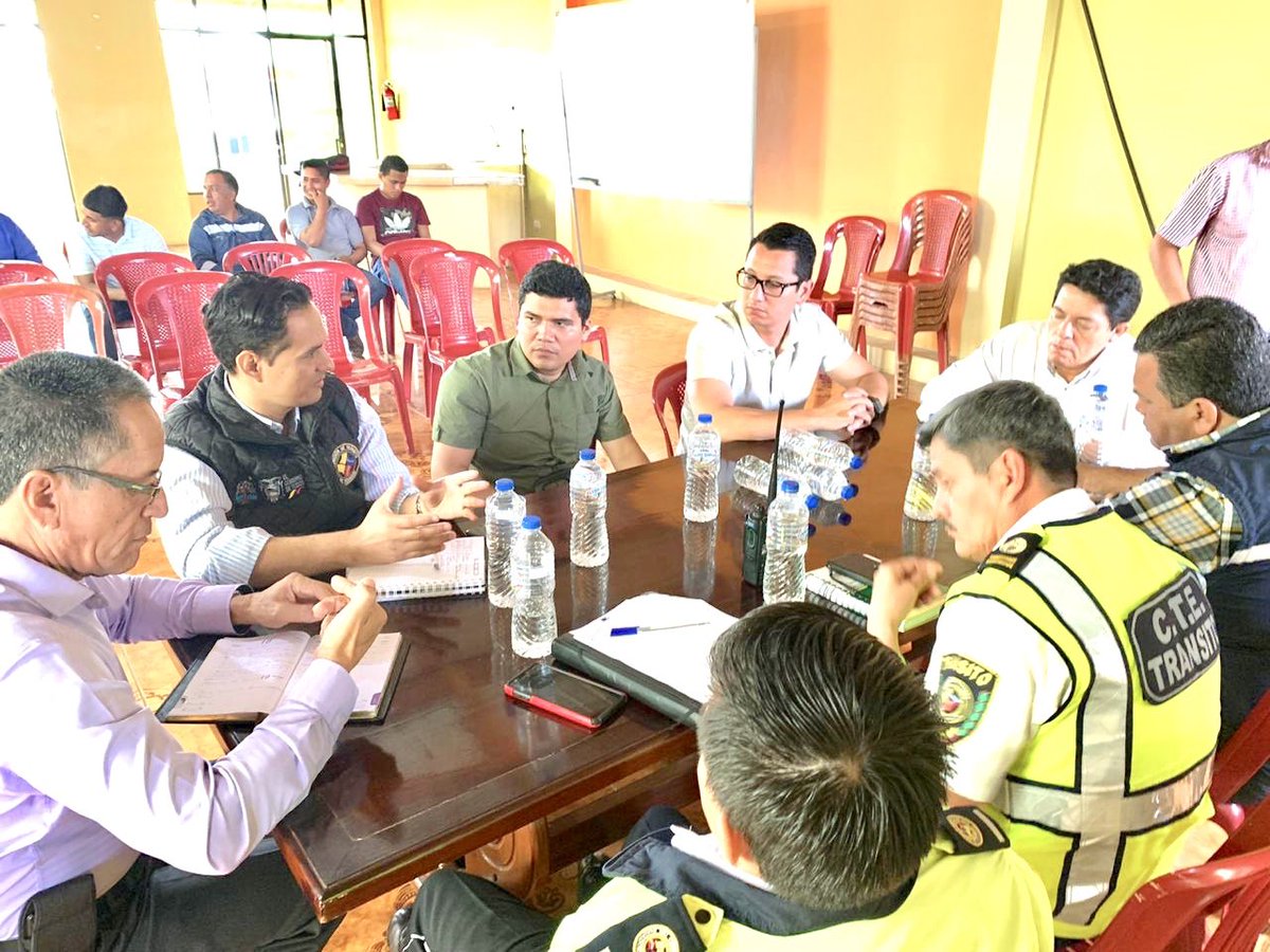 joseloor2016's tweet photo. | Los Ríos | Hoy mantuvimos Mesa de trabajo junto a autoridades de los GAD’S de #Montalvo, #Urdaneta #ANT_Ecuador, #Gober_LosRios y #PoliciaEcuador con el objetivo de coordinar acciones conjuntas que vallan en beneficio de precautelar la #SeguridadVial  #CTEPresente. https://t.co/Ch51RhOZdz