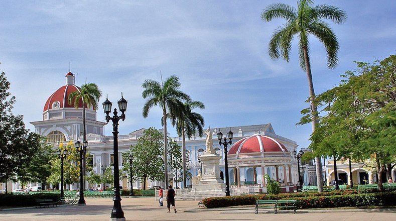 Hoy comienzan los carnavales en la Linda Ciudad del Mar, una urbe que <a href="/Encanta/">dol alpha</a> en el año de su Bicentenario, a disfrutar todos los Cienfuegueros
#CienfuegosenCarnavales