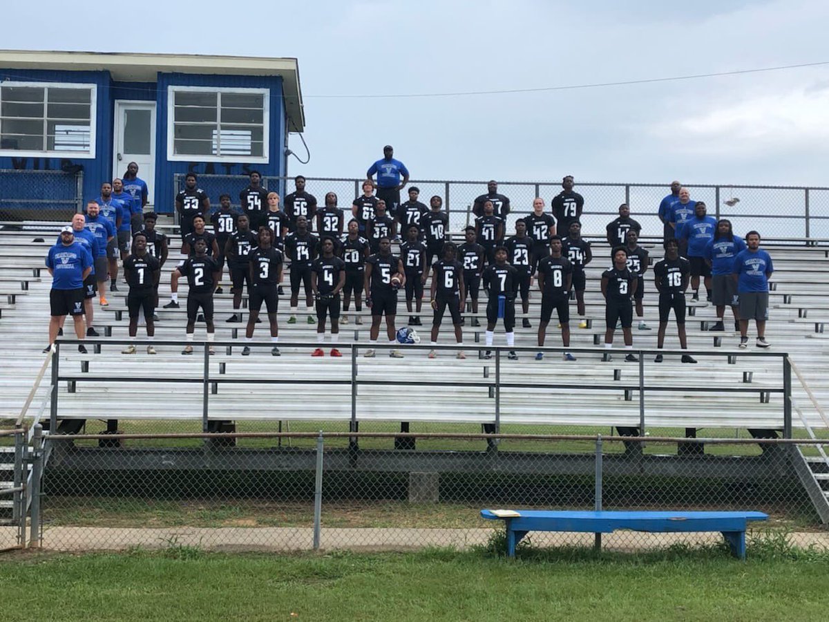 VarnadoHigh's tweet photo. Ready for Friday Night Lights https://t.co/rj2gqHHhYx