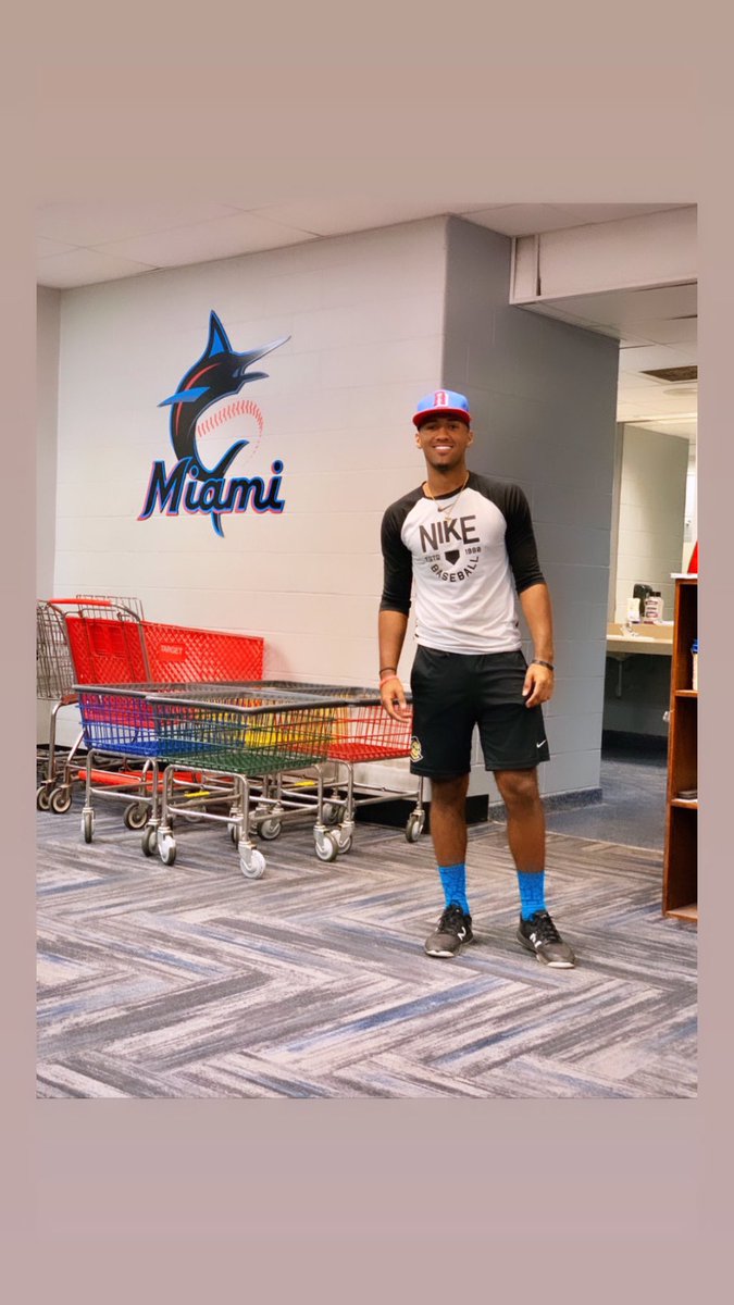Elvis_jfarina's tweet photo. A other day at the office ๐๐ฝโพ๏ธ / letโs keep working .. #SznalmostHere @SCTCCBaseball @Marlins #justgettingstarted @jensen_juicy https://t.co/EuOd4ewc2f