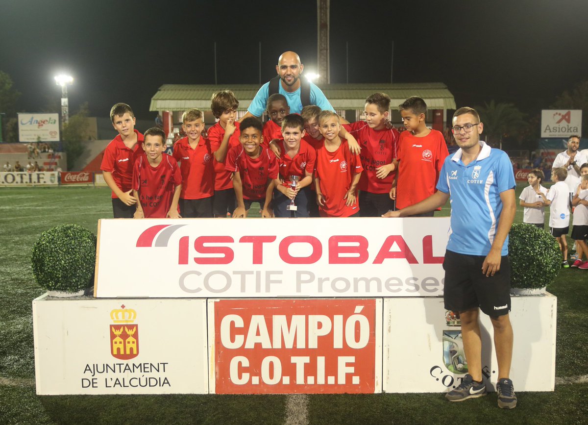 Cotif's tweet photo. 📸 ENTREGA DE PREMIOS #COTIFPromesas @istobal_es 👉 #Prebenjamines 🏆

4⃣ Soccer Talent 🎖
5⃣ Selecció de l'Alcoià 🎖
6⃣ Selecció Soccer Team 🎖
7⃣ @worldsoccervlc 🎖

#COTIF2019 https://t.co/BsW8uU9KIy