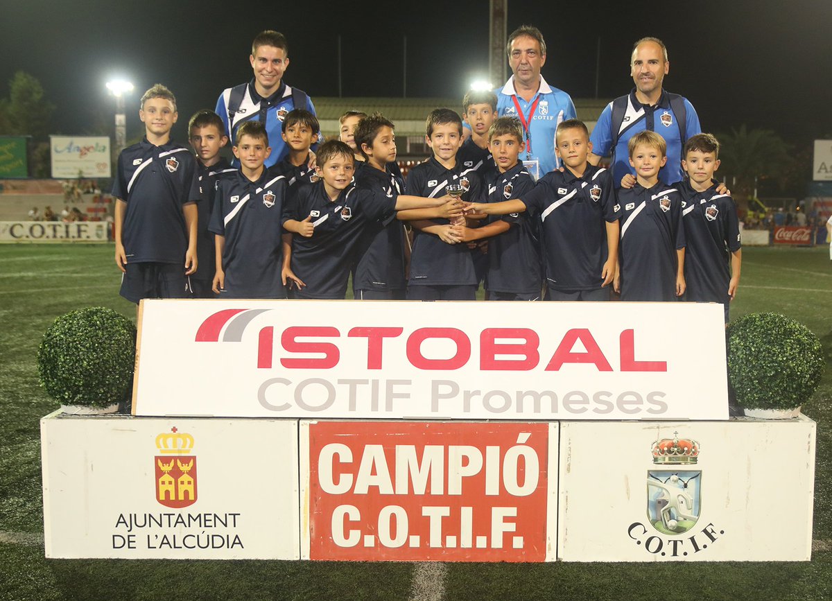 Cotif's tweet photo. 📸 ENTREGA DE PREMIOS #COTIFPromesas @istobal_es 👉 #Prebenjamines 🏆

4⃣ Soccer Talent 🎖
5⃣ Selecció de l'Alcoià 🎖
6⃣ Selecció Soccer Team 🎖
7⃣ @worldsoccervlc 🎖

#COTIF2019 https://t.co/BsW8uU9KIy