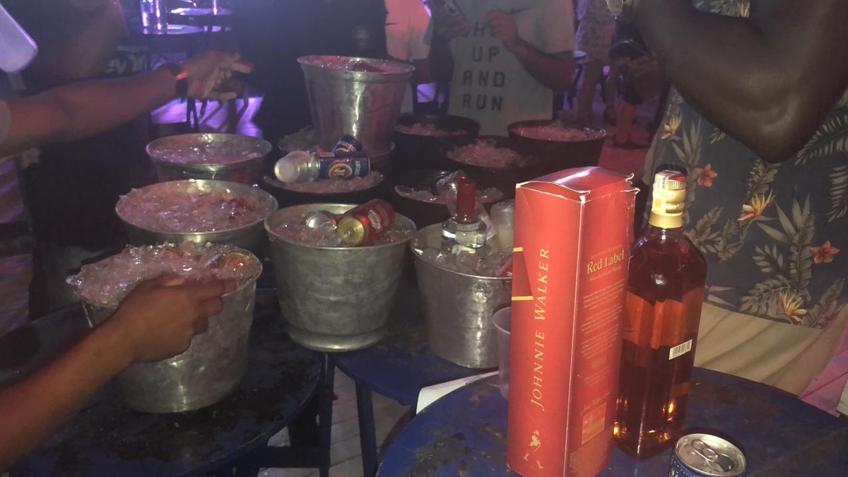 mykeeCRF's tweet photo. Aniversário do irmão.. 💥🍻😍"
@irFreitas7 #DeckCarioca ❤" https://t.co/pGf1kbSkFU