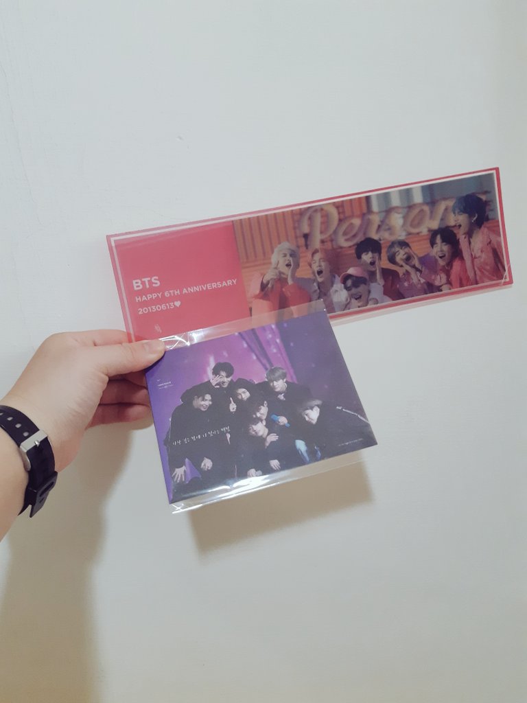 withloveTW's tweet photo. @su22192258 
#防彈六週年生日應援物
手幅是透明的，陽光照下去很美~非常用心的站子，應援物都很讚👍👍 https://t.co/1caeVJqyXV
